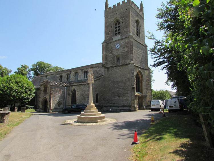 St. Edburg's Church, Bicester, and the War Memorial