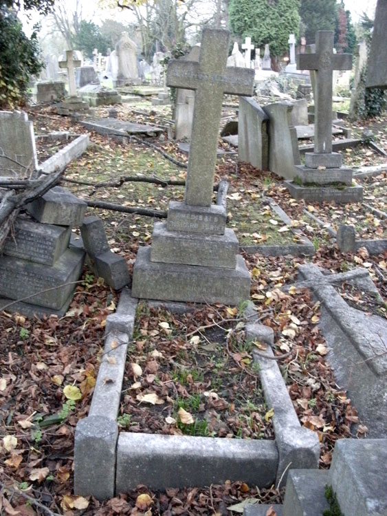 The Thrift Family Grave in Beckenham Crematorium & Cemetery