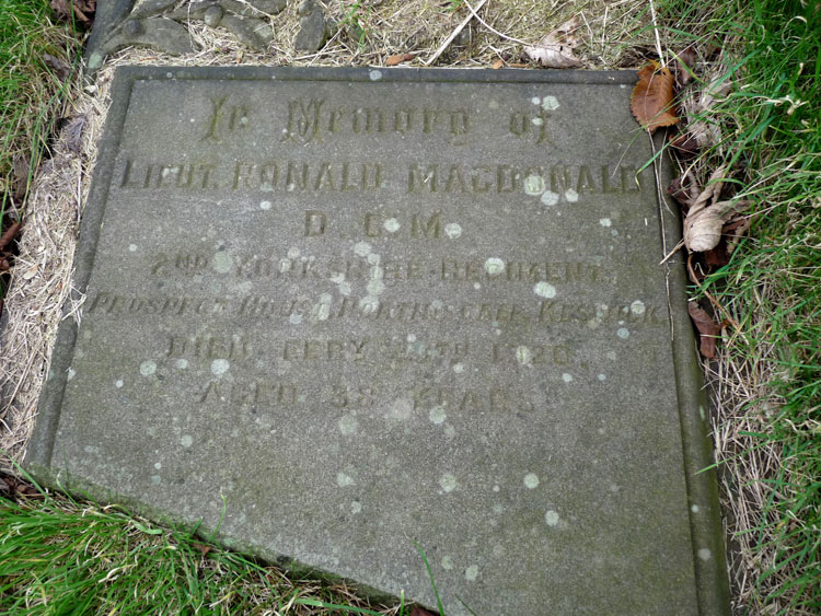 Lieutenant Macdonald's Grave in Blackpool (Layton) Cemetery 