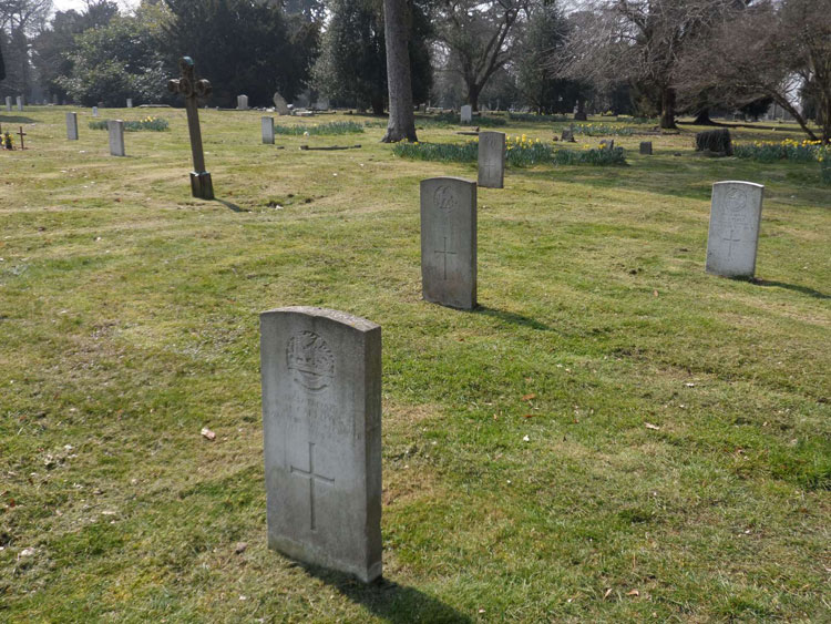 Scattered First World War Graves in Colchester Cemetery.