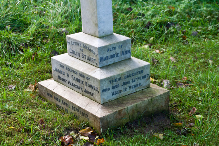 Private Bowe's grave in Hawnby All Saints' Graveyard