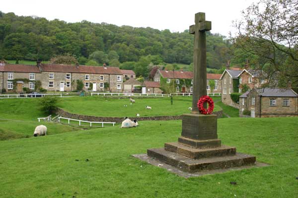 The War Memorial at Hutton-le-Hole. (Photo : Edward Nicholl)