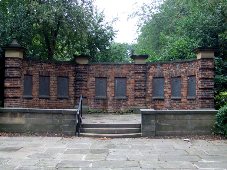 The Screen Wall behind the Mirfield War Memorial