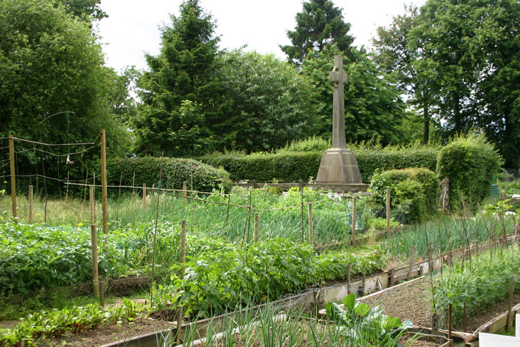 The Nunthorpe War Memorial lies between the parish Church of St. Mary's and the main Stokesley Road, and backs onto some garden alotments.