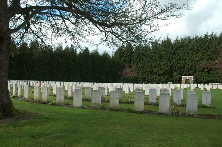 Anzac Cemetery, Sailly-Sur-La-Lys (2)