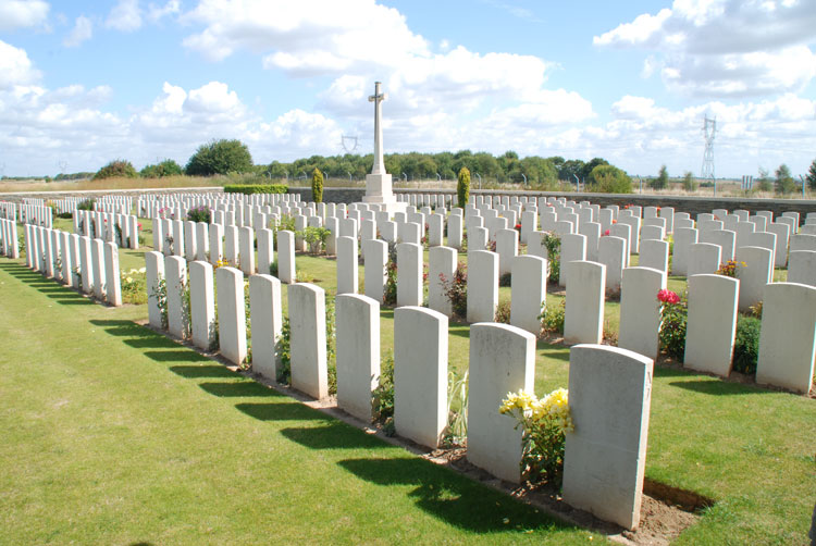 Assevillers New British Cemetery (1)
