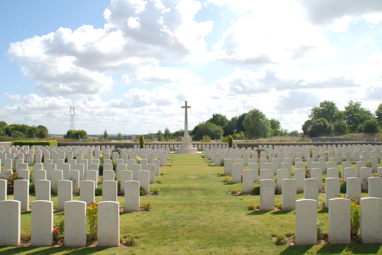 Assevillers New British Cemetery (2)