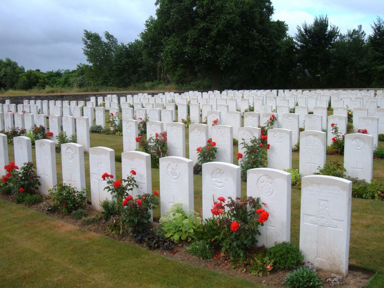 Awoingt British Cemetery (2)