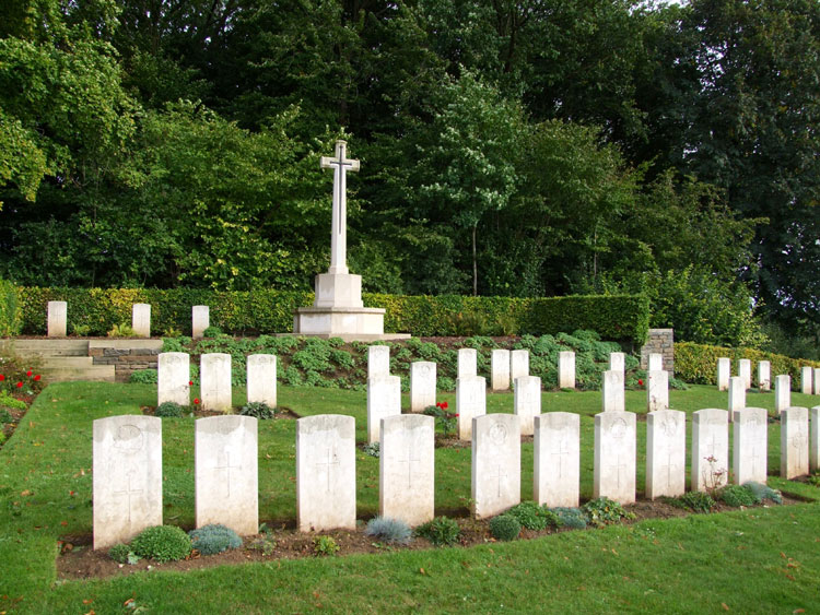 Bazentin-le-Petit Communal Cemetery Extension - 1