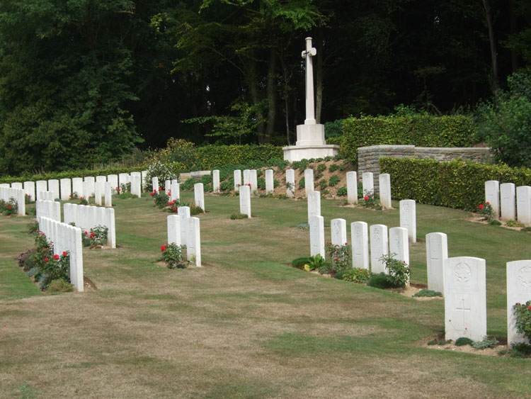 Bazentin-le-Petit Communal Cemetery Extension - 3