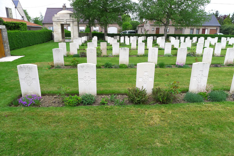 Brandhoek Military Cemetery (3)