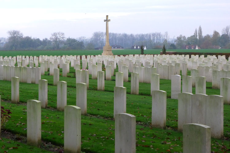 Cambrin Military Cemetery (1)