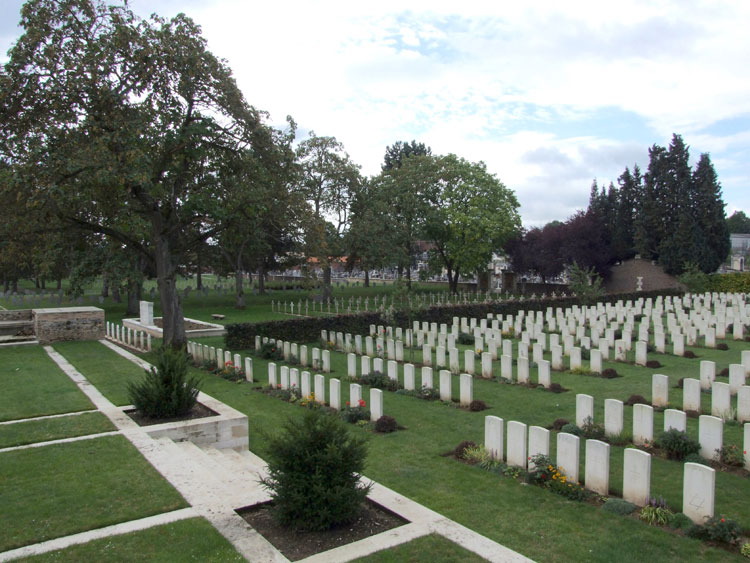 Chauny Communal Cemetery British Extension (1)