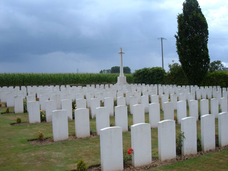 Cross Roads Cemetery, Fontaine-au-Bois