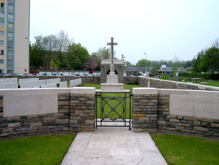 Douai British Cemetery, Cuincy (2)