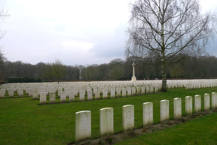 Dozinghem Military Cemetery, West-Vlaanderen (Belgium) - 2