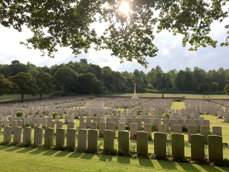 Flatiron Copse Cemetery, Mametz - 2