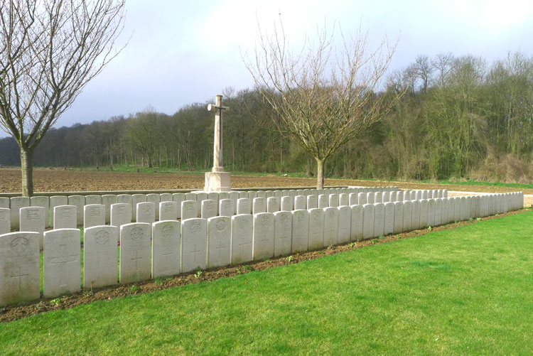 Grand Ravine British Cemetery, Havrincourt (1)