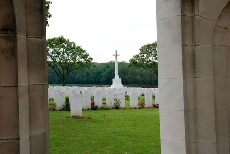 Guilllemont Road Cemetery, Guillemont - 3