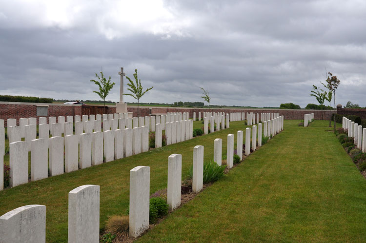 Henin Communal Cemetery Extension - 2