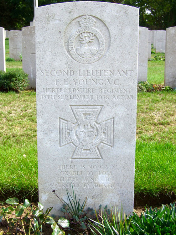 The Headstone for 2nd Lieut. F E Young, VC, in Hermies Hill British Cemetery