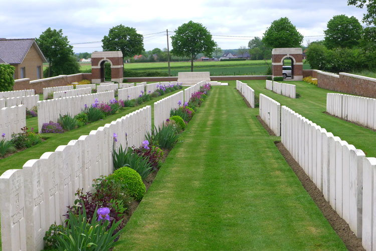 La Clytte Military Cemetery (2)
