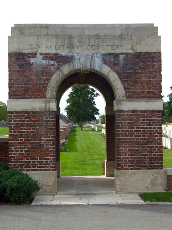 La Clytte Military Cemetery (3) 
