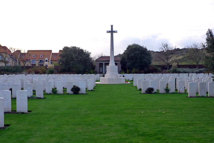 Les Baraques Military Cemetery (2)