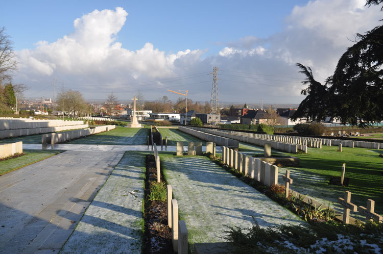 Longuenesse (St. Omer) Souvenir Cemetery (4) 
