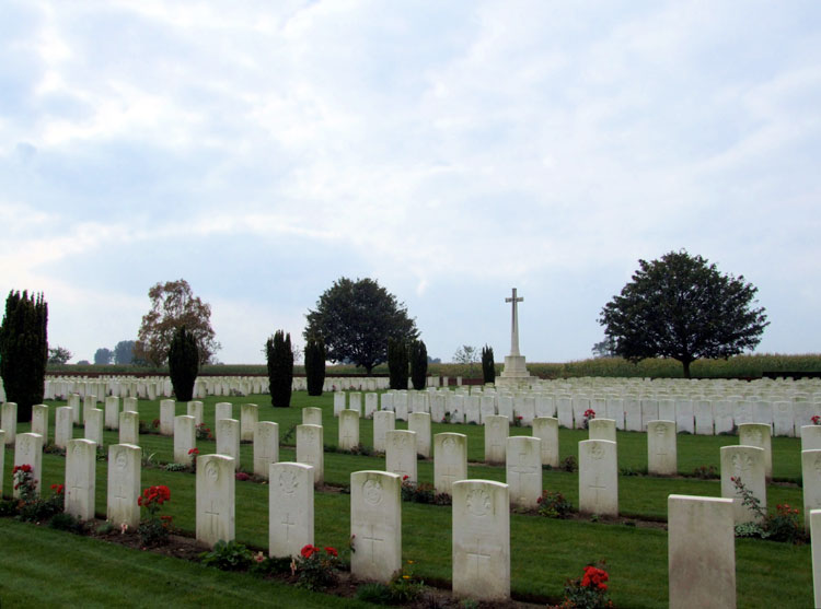 Mendinghem MIlitary Cemetery (2)