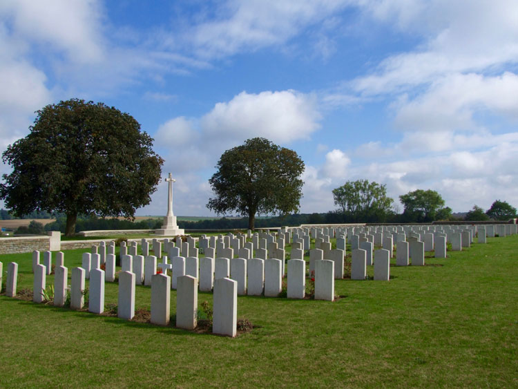 Rocquigny-Equancourt British Cemetery, Manancourt (1)
