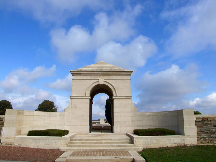Rocquigny-Equancourt British Cemetery, Manancourt (3)