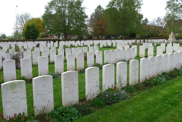 St. Patrick's Cemetery, Loos (2)