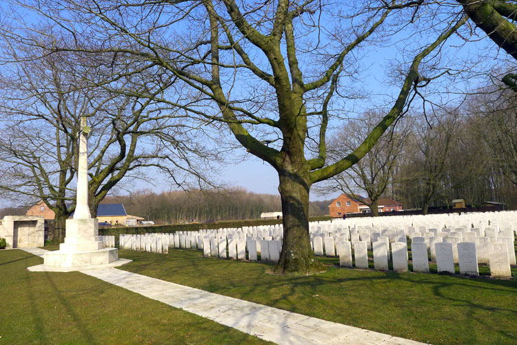 Strand Military Cemetery, Hainaut (Belgium) - 2