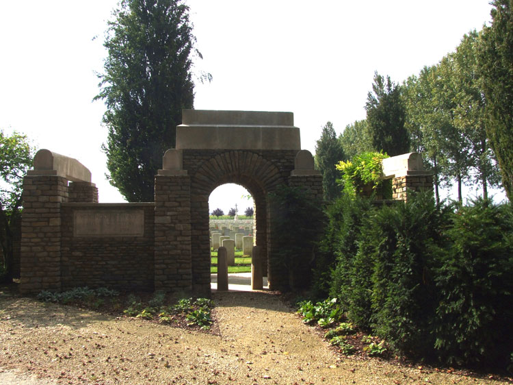 Walincourt Halte British Cemetery, Saulty (2)