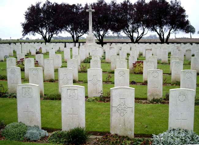 Warlincourt Halte British Cemetery, Saulty, Pas de Calais (France). The second grave from the right (front row) is that of L/Cpl T Elcoate.