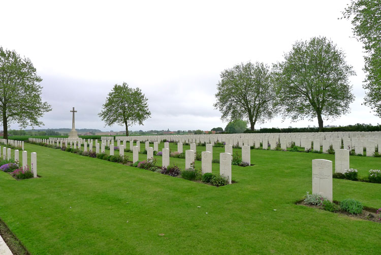 Wulverghem-Lindenhoek Road Military Cemetery (2)