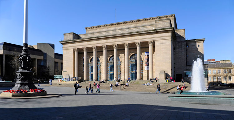 The First World War Memorial for Sheffield, located outside the City Hall (2) 