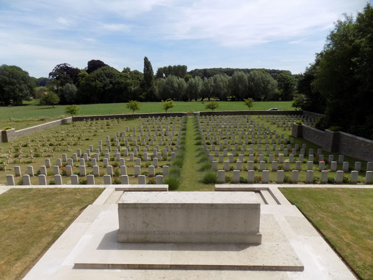 Bellacourt Military Cemetery, Riviere - 1