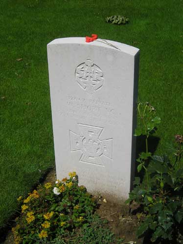 The grave of William Short in Contalmaison Cemetery.